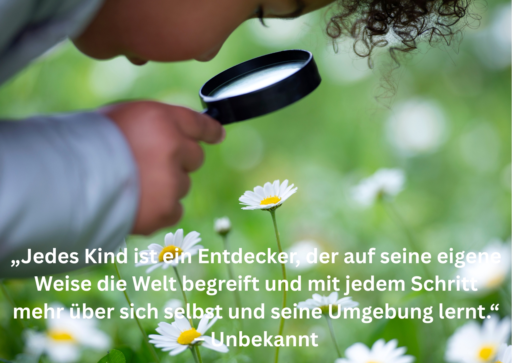 „Jedes Kind ist ein Entdecker, der auf seine eigene Weise die Welt begreift und mit jedem Schritt mehr über sich selbst und seine Umgebung lernt.“ – Unbekannt (148 × 105 mm)