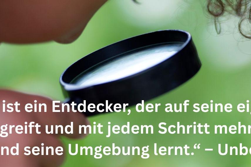 „Jedes Kind ist ein Entdecker, der auf seine eigene Weise die Welt begreift und mit jedem Schritt mehr über sich selbst und seine Umgebung lernt.“ – Unbekannt (2280 x 570 px)